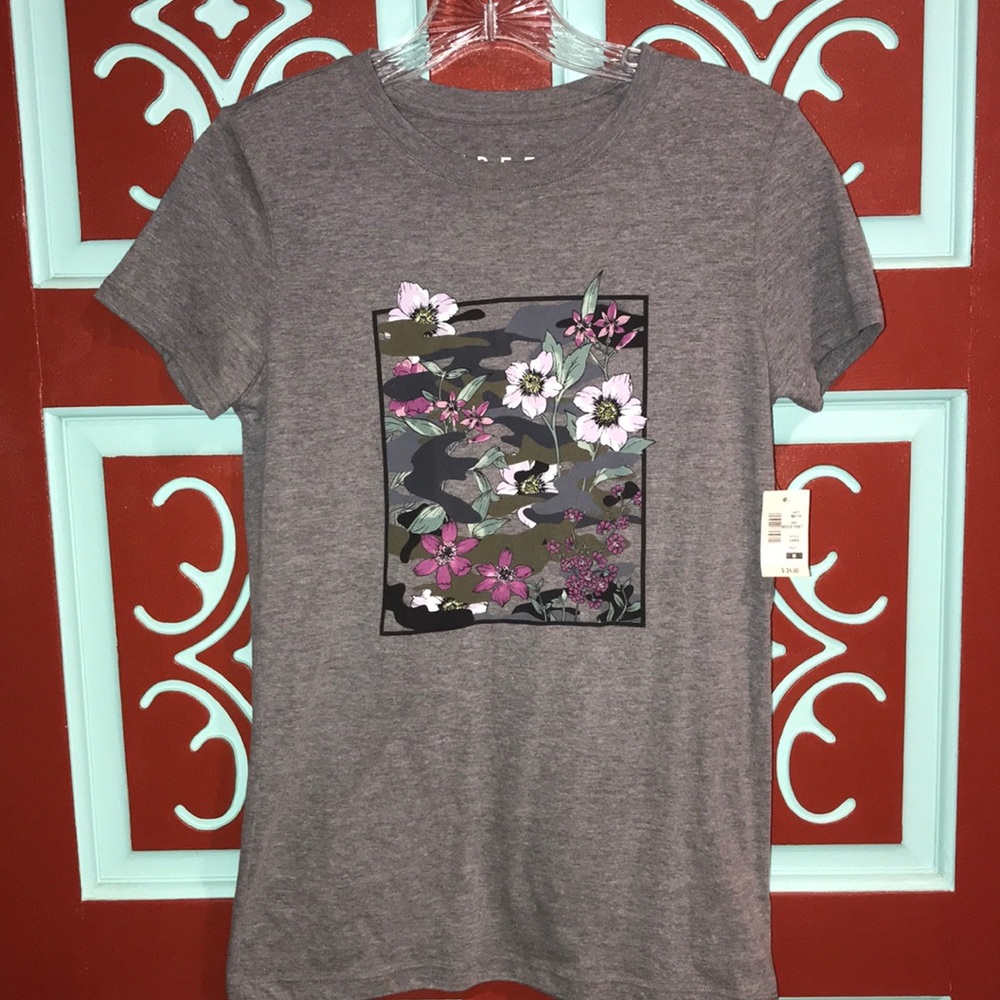 NWT Heathered Grey Free State Floral/Camo Tee. Size M